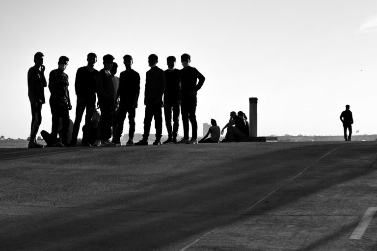 Social Proof Explained: Why We Follow the Crowd More Than We Realize
